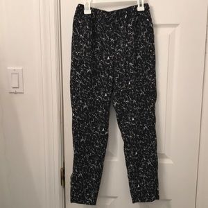 H&M Black and white printed cropped pants.